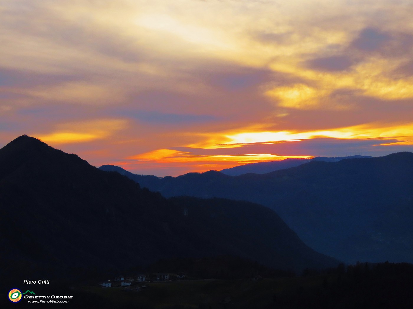 49 Colori del tramonto dal Monte Gioco al Linzone.JPG